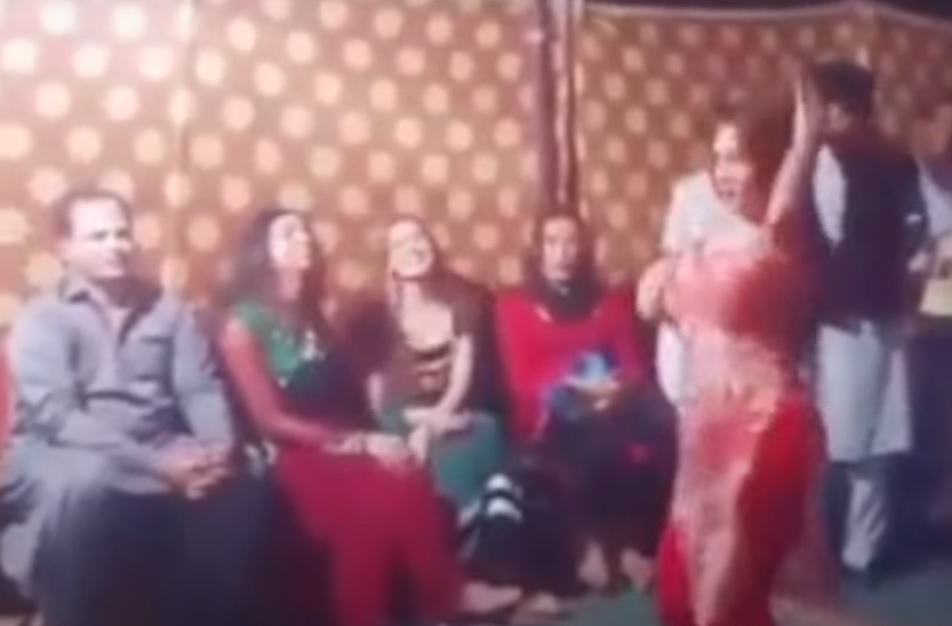 راقصة باكستانية