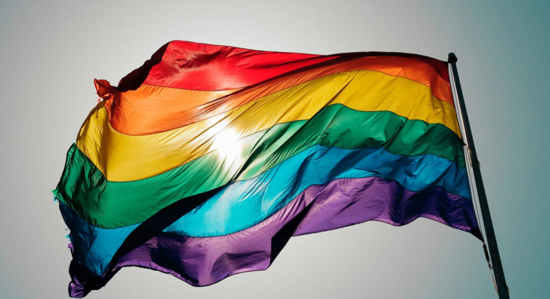 ماركات عالمية تتبرع بـ300 ألف دولار لدعم المثليين الجنسيين عالم البيزنس