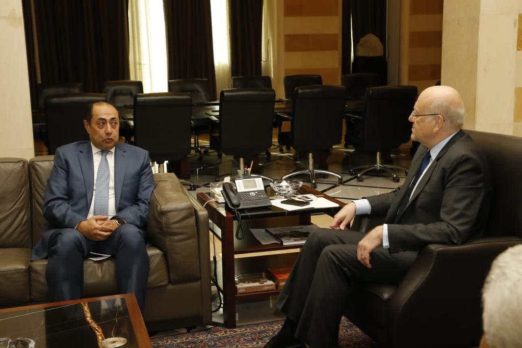 وفد الجامعة العربية يلتقي القيادات اللبنانية في مسعى لحل الأزمة مع السعودية