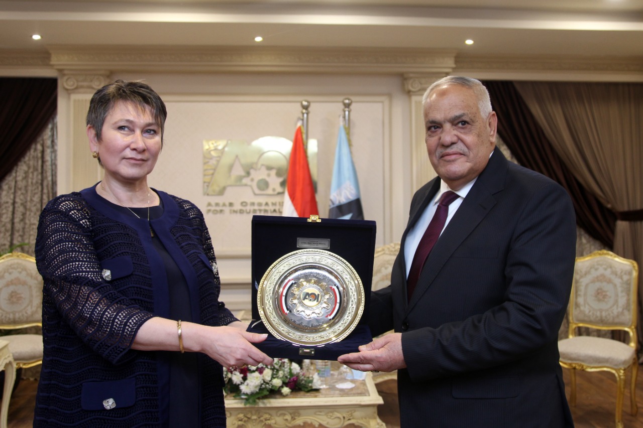 رئيس الهيئة العربية للتصنيع ووزيرة الاقتصاد البلغارية