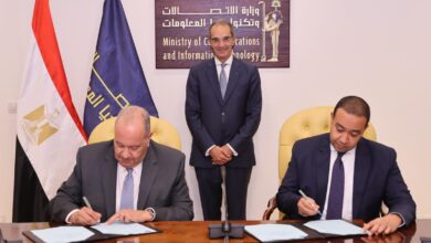 توقيع عقد المصرية للاتصالات وراية